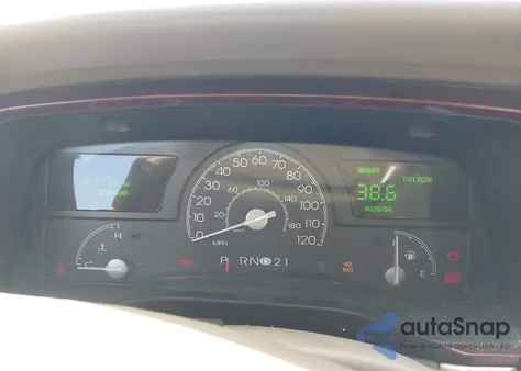 2005 Lincoln Town Car Signature from USA, damaged, VIN 1LNHM81WX5Y637572